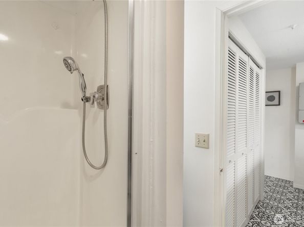 9355 Sunset Way, Bellevue WA 98004