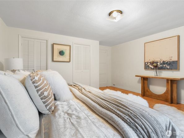 9355 Sunset Way, Bellevue WA 98004