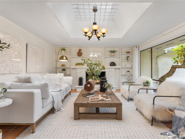 9355 Sunset Way, Bellevue WA 98004