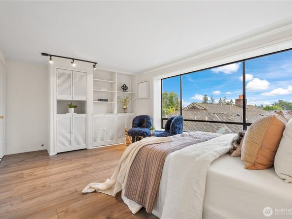 9355 Sunset Way, Bellevue WA 98004