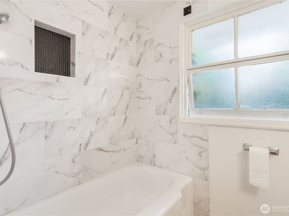 9355 Sunset Way, Bellevue WA 98004