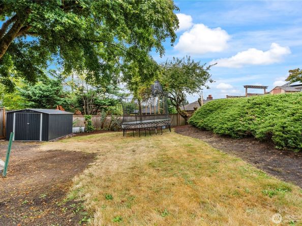 9355 Sunset Way, Bellevue WA 98004