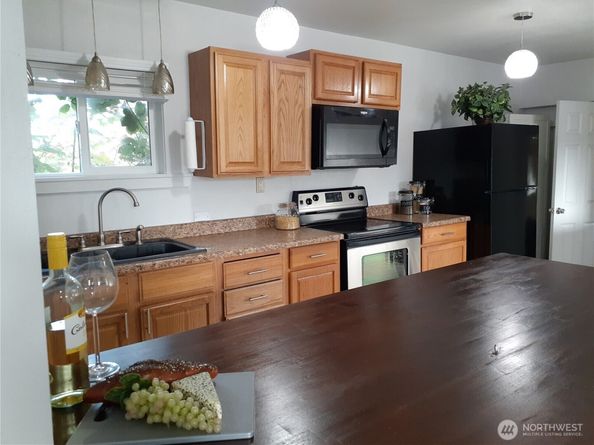 1135 Morgan Road NW A & B, Bremerton WA 98312