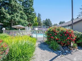 15141 Sunwood Boulevard EE11, Tukwila WA 98188