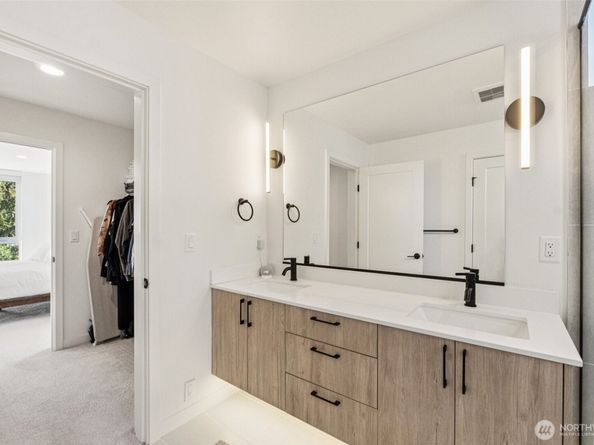 8751 14th Avenue NW G, Seattle WA 98117