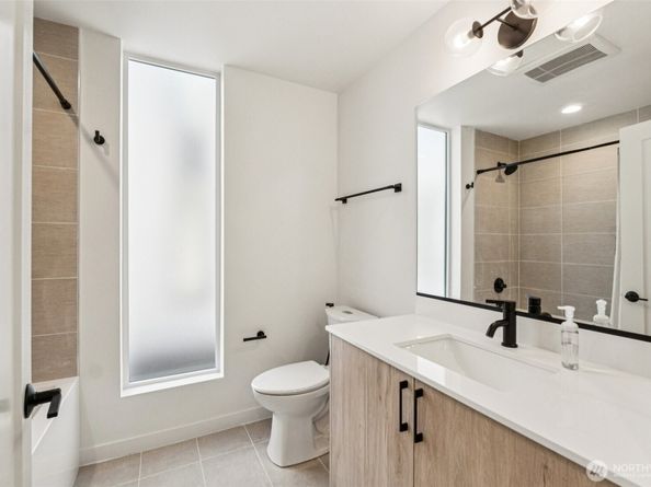 8751 14th Avenue NW G, Seattle WA 98117