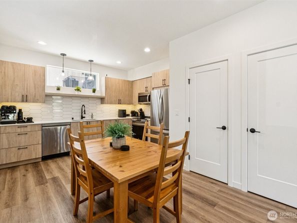 8751 14th Avenue NW G, Seattle WA 98117