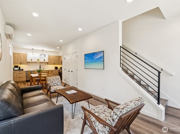 8751 14th Avenue NW G, Seattle WA 98117