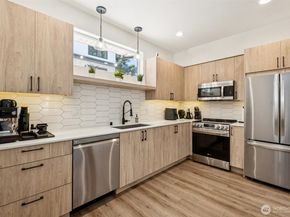 8751 14th Avenue NW G, Seattle WA 98117