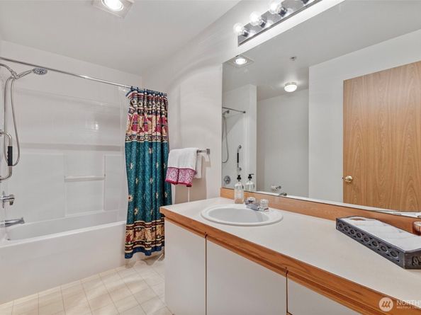 22118 41st Place S 104, Kent WA 98032