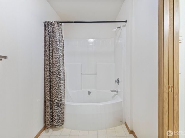 22118 41st Place S 104, Kent WA 98032