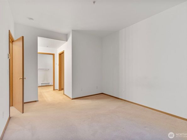 22118 41st Place S 104, Kent WA 98032