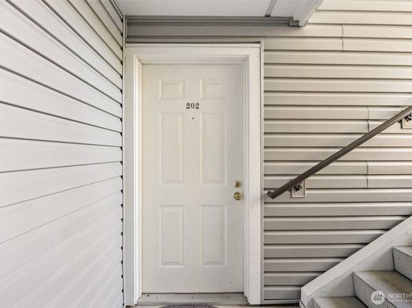 12724 NE 144th Street E202, Kirkland WA 98034