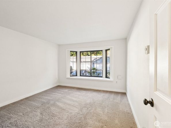 12724 NE 144th Street E202, Kirkland WA 98034