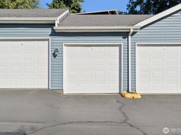 12724 NE 144th Street E202, Kirkland WA 98034