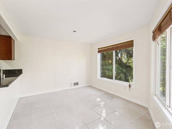 12724 NE 144th Street E202, Kirkland WA 98034