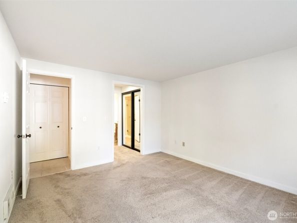12724 NE 144th Street E202, Kirkland WA 98034