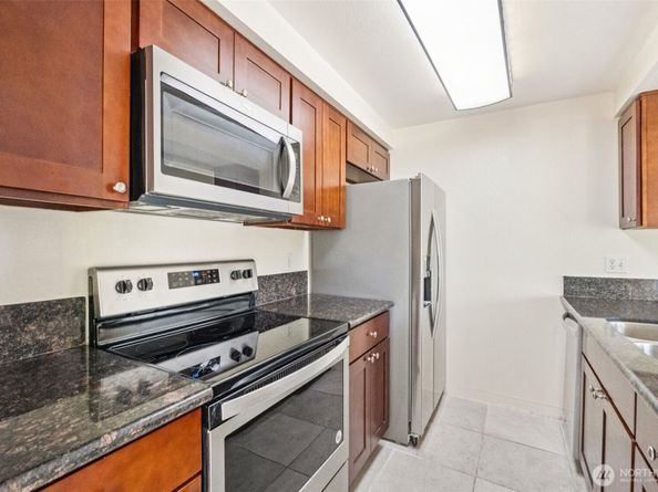 12724 NE 144th Street E202, Kirkland WA 98034