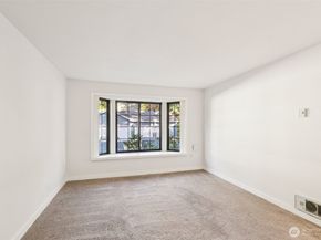 12724 NE 144th Street E202, Kirkland WA 98034