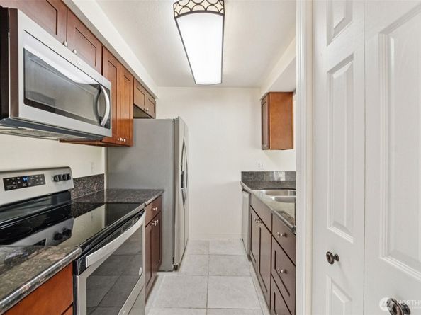 12724 NE 144th Street E202, Kirkland WA 98034