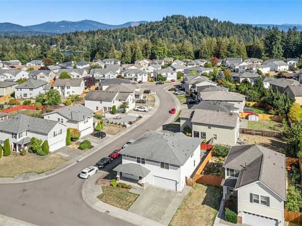 18216 169th Avenue SE, Renton WA 98058