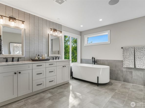 15525 NE 60th Street, Redmond WA 98052