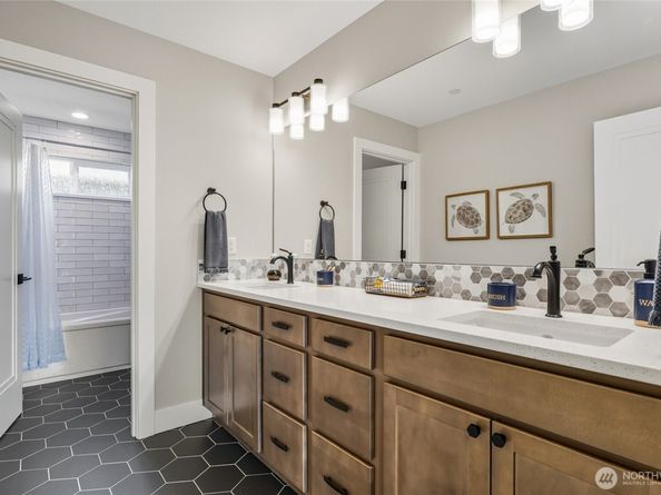 15525 NE 60th Street, Redmond WA 98052
