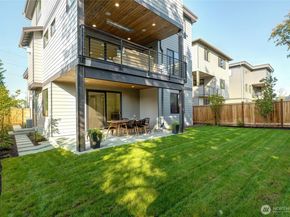 15525 NE 60th Street, Redmond WA 98052