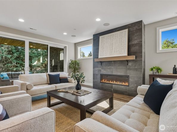 15525 NE 60th Street, Redmond WA 98052
