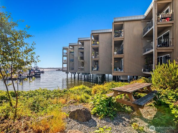 65 Kirkland Avenue 201, Kirkland WA 98033