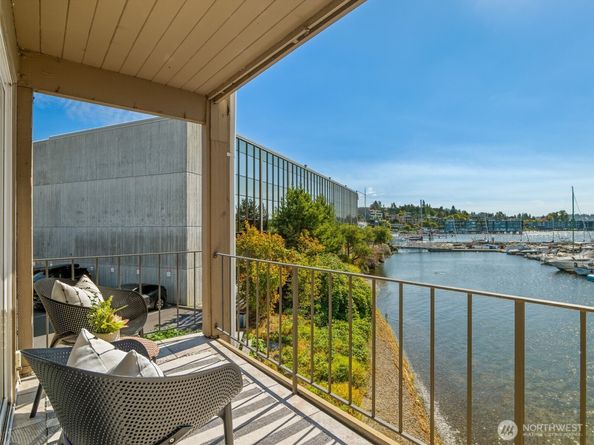 65 Kirkland Avenue 201, Kirkland WA 98033