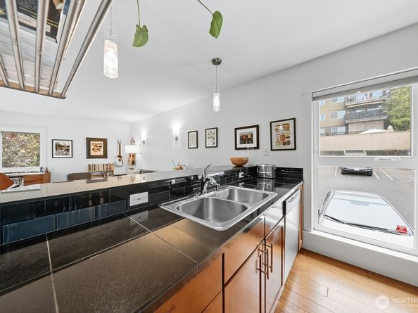 900 Summit Avenue E 303, Seattle WA 98102