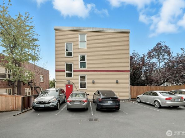 900 Summit Avenue E 303, Seattle WA 98102