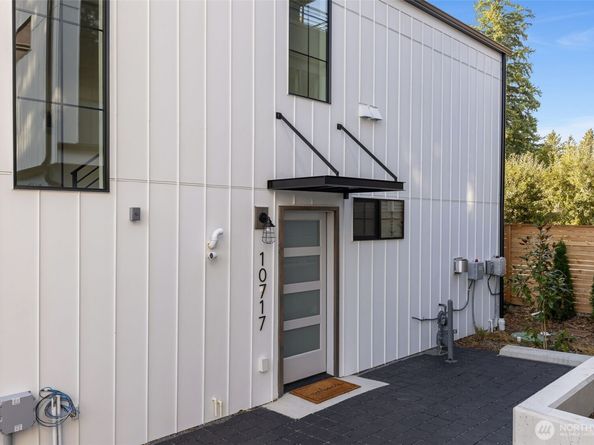 10717 2nd Avenue NW, Seattle WA 98177