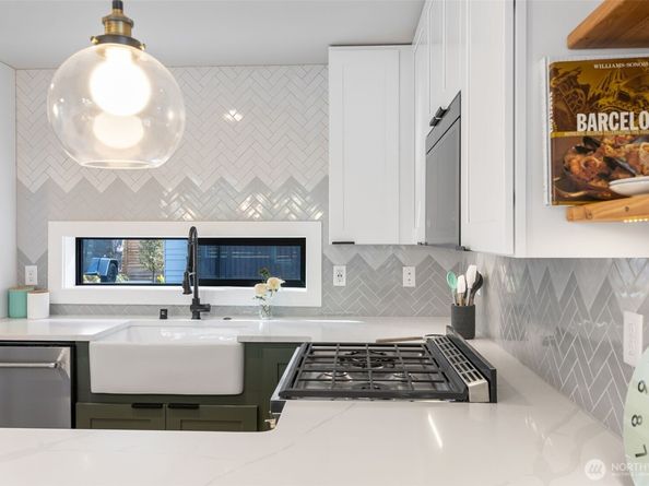10717 2nd Avenue NW, Seattle WA 98177