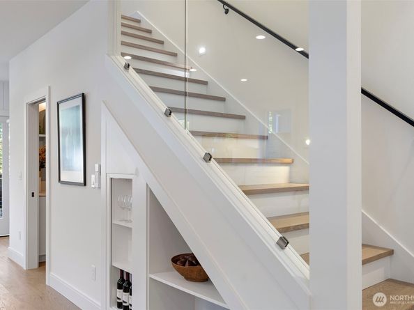 8007 25th Avenue NW, Seattle WA 98117