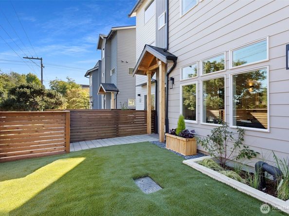 8007 25th Avenue NW, Seattle WA 98117