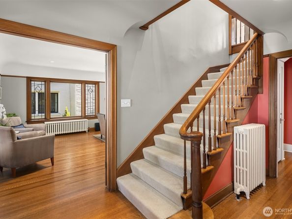2055 E Crescent Drive, Seattle WA 98112