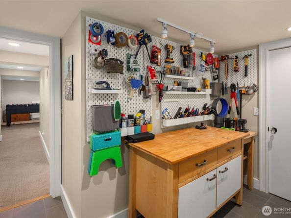 2055 E Crescent Drive, Seattle WA 98112