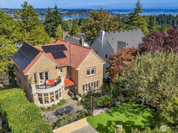 2055 E Crescent Drive, Seattle WA 98112