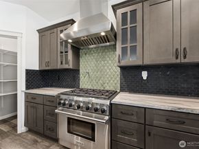 27037 NE 29th Place, Redmond WA 98053