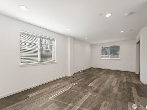 27037 NE 29th Place, Redmond WA 98053
