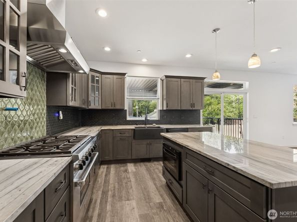 27037 NE 29th Place, Redmond WA 98053