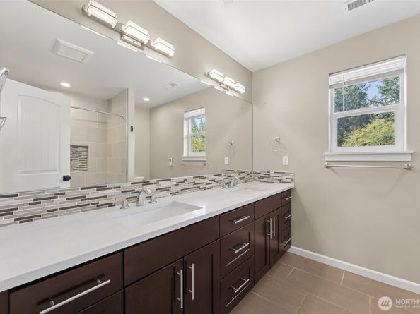 27037 NE 29th Place, Redmond WA 98053