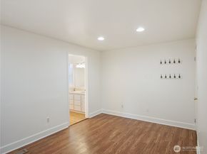 936 NE 207th Place NE, Sammamish WA 98074