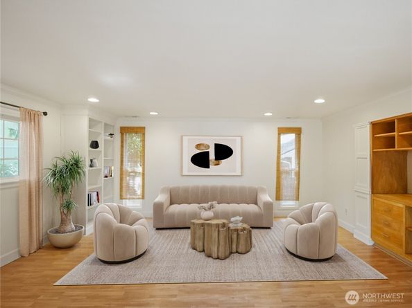 936 NE 207th Place NE, Sammamish WA 98074