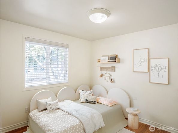 936 NE 207th Place NE, Sammamish WA 98074