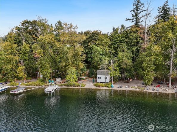 936 NE 207th Place NE, Sammamish WA 98074