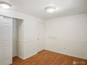 936 NE 207th Place NE, Sammamish WA 98074