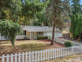 936 NE 207th Place NE, Sammamish WA 98074